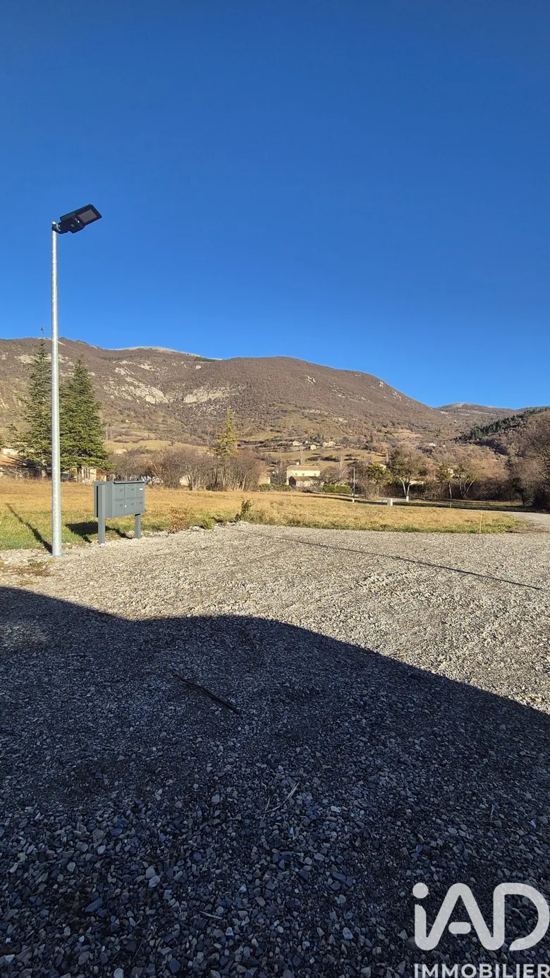 Terrain à bâtir à Les Omergues (04200) · 45 350 €
