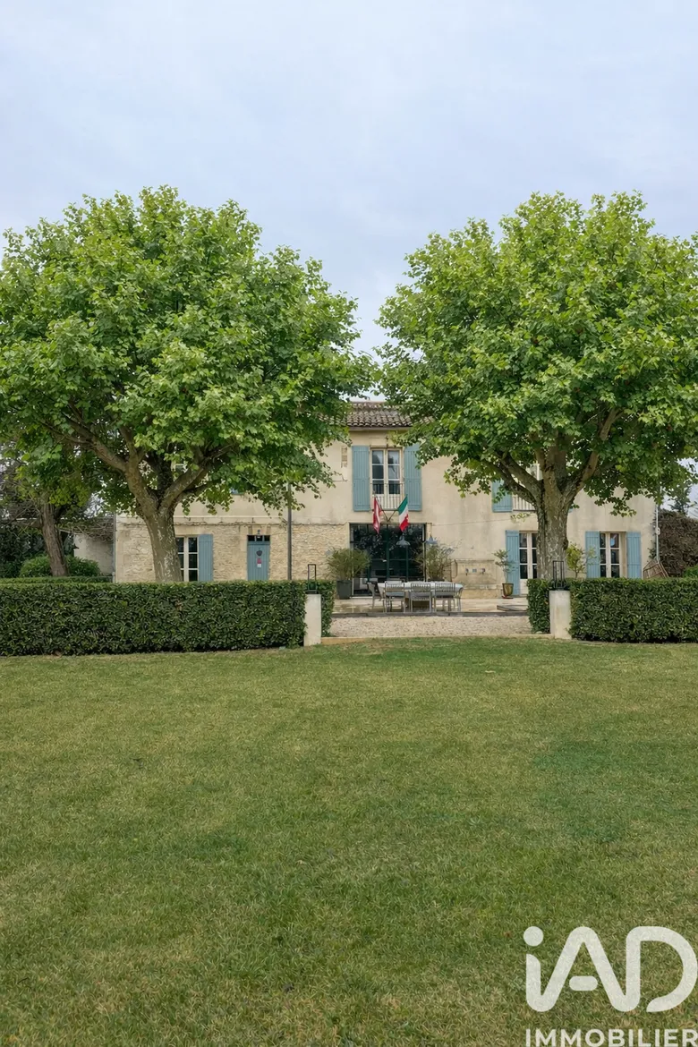 Maison 8 pièces 332 m² · à Eyragues · 332 m² · 1 900 000 €