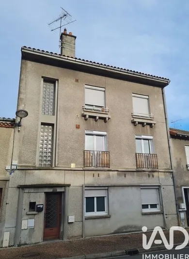 Building in Chabanais (16150)