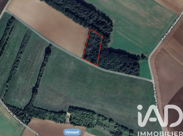 Terrain agricole à Vinneuf (89140) · 10 000 €