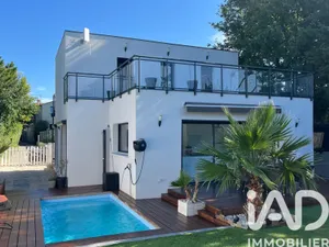 Architectural house in Marseille (13012)