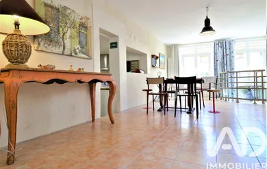 Maison de ville à Saint-Quentin-la-Poterie (30700)