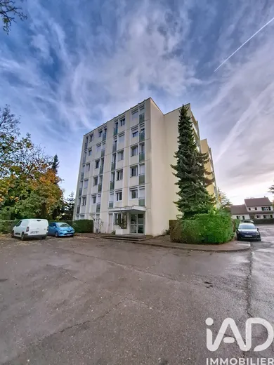 Apartment in Verneuil-sur-Seine (78480)