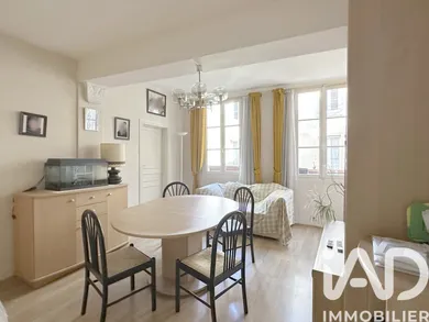 Apartment in Paris (75004)