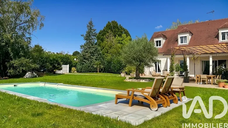 Maison 8 pièces 280 m² · à Santeny · 279,5 m² · 1 090 000 €