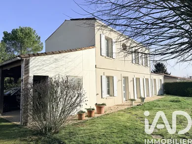 Architectural house in Saint-Genis-de-Saintonge (17240)
