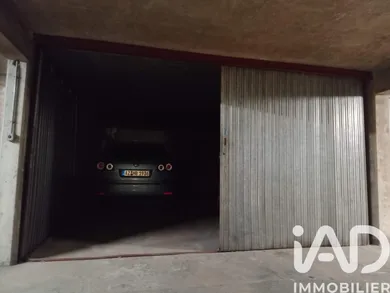 Parking à Paris (75018)