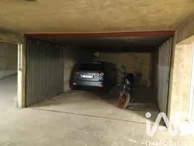 Parking à Paris (75018)