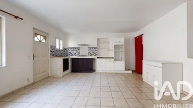 Townhouse in Cadenet (84160)