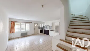 Townhouse in Cadenet (84160)