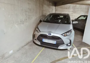 Parking in Paris (75015)
