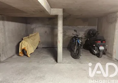 Parking à Paris (75010)