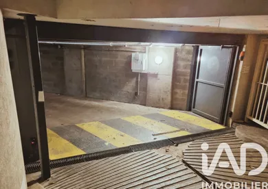 Parking à Paris (75010)