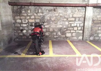 Parking à Paris (75019)