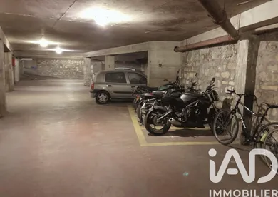Parking à Paris (75019)