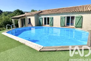 Maison traditionnelle à Rougiers (83170)