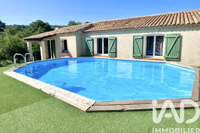 Maison traditionnelle à Rougiers (83170)