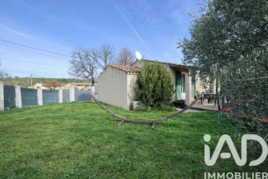 Maison traditionnelle à Rougiers (83170)