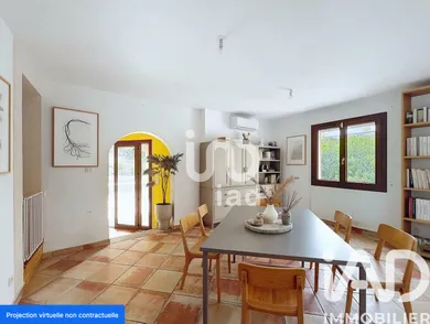 Traditional house in NIOZELLES (04300)