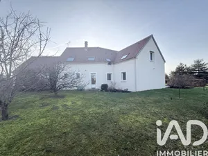 Architectural house in Champlay (89300)