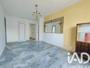 Apartment in Paris (75020)