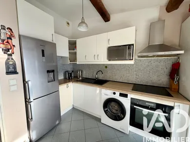 Apartment in Cuges-les-Pins (13780)