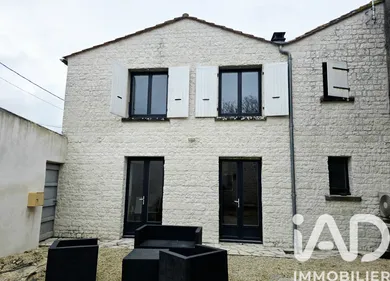 Maison de village à Val-d'Auge (16170)