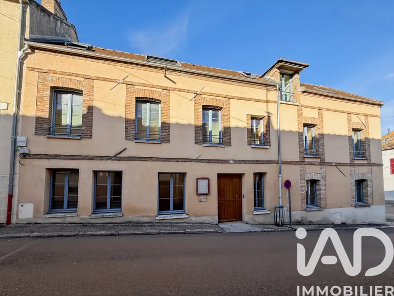 Immeuble 244 m² · à Pont-sur-Yonne · 244 m² · 199 000 €