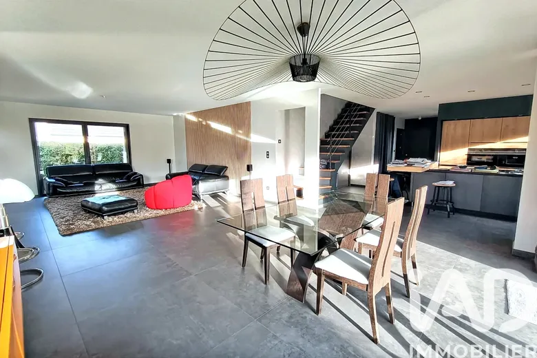 Maison 6 pièces 174 m² · à Rocquemont · 173,9 m² · 399 000 €