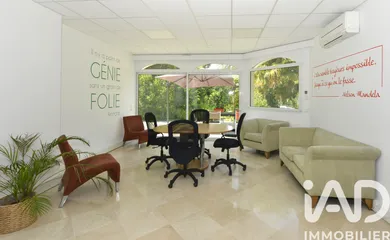 Architectural house in Saint-Maur-des-Fossés (94210)