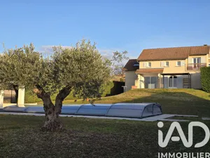 Architectural house in Beauregard-l'Évêque (63116)