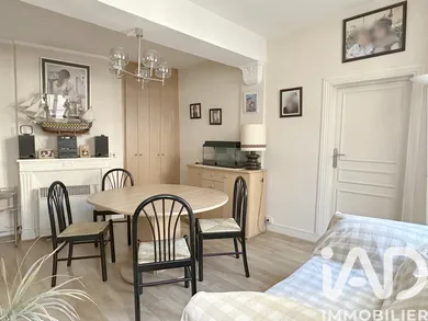 Apartment in Paris (75004)