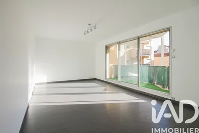 Apartment in Courbevoie (92400)