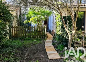 Apartment in Bordeaux (33800)