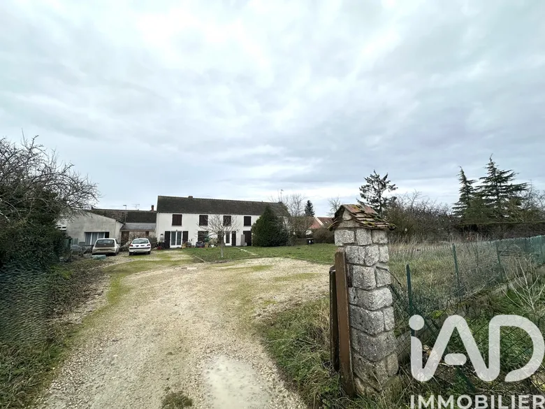 Immeuble 2 pièces 222 m² · à Puiseaux · 222 m² · 325 000 €