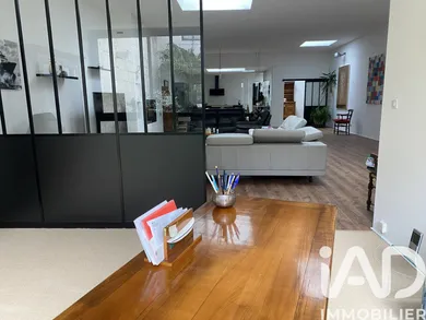 Architectural house in Rochefort (17300)