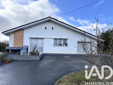 Maison de campagne à Saugnac-et-Cambran (40180)