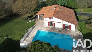 Architectural house in Urrugne (64122)