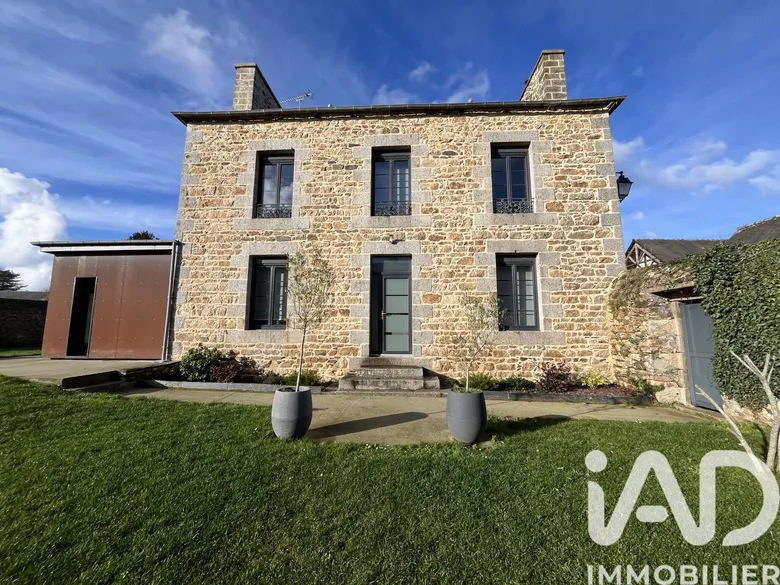 Maison 10 pièces 225 m² · à Lanvollon · 225 m² · 449 900 €