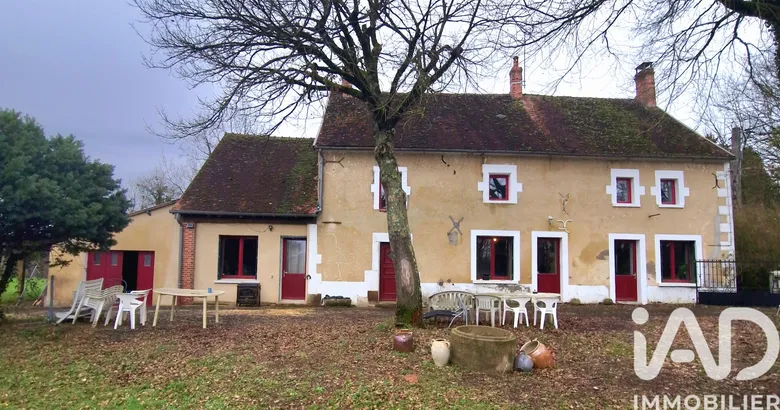 Maison 5 pièces 250 m² · à Saint-Amand-en-Puisaye · 250 m² · 230 000 €