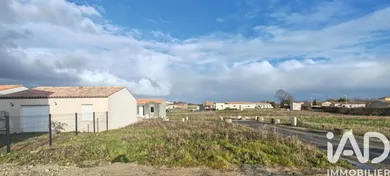 Terrain à bâtir à Surgères (17700)