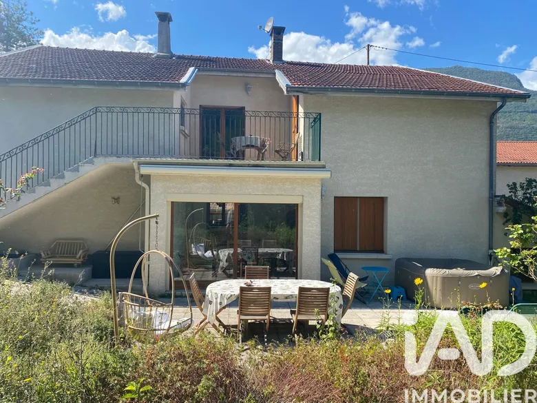 Maison 8 pièces 160 m² · à Vif · 160 m² · 460 000 €