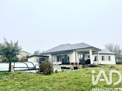 Maison traditionnelle à La Salvetat-Peyralès (12440)