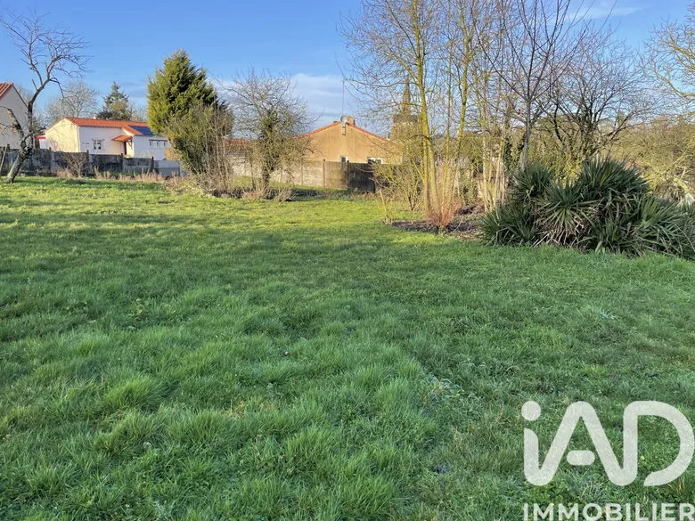 Terrain à bâtir à Lys-Haut-Layon (49310) · 44 000 €