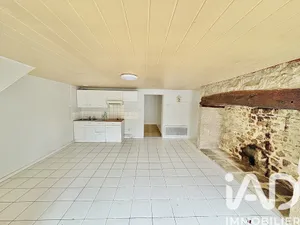 Building in Ussel (19200)