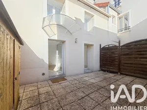 Apartment in Le Mesnil-le-Roi (78600)