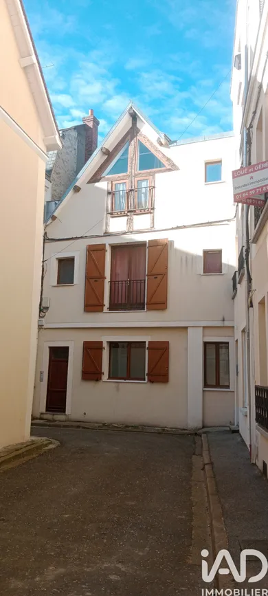 Building in Dourdan (91410)