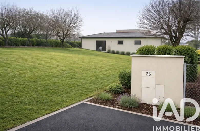 Terrain à bâtir à Saint-Bonnet-de-Mure (69720) · 309 600 €