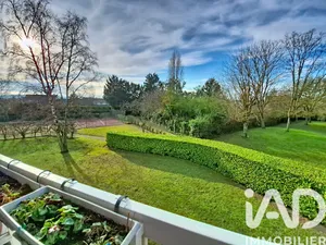 Apartment in Verneuil-sur-Seine (78480)