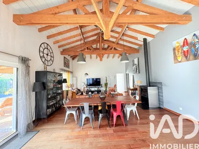 Traditional house in Ambares et lagrave (33440)